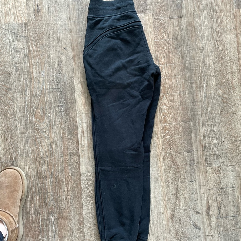 LULULEMONS WUNDER UNDER SWEATPANTS